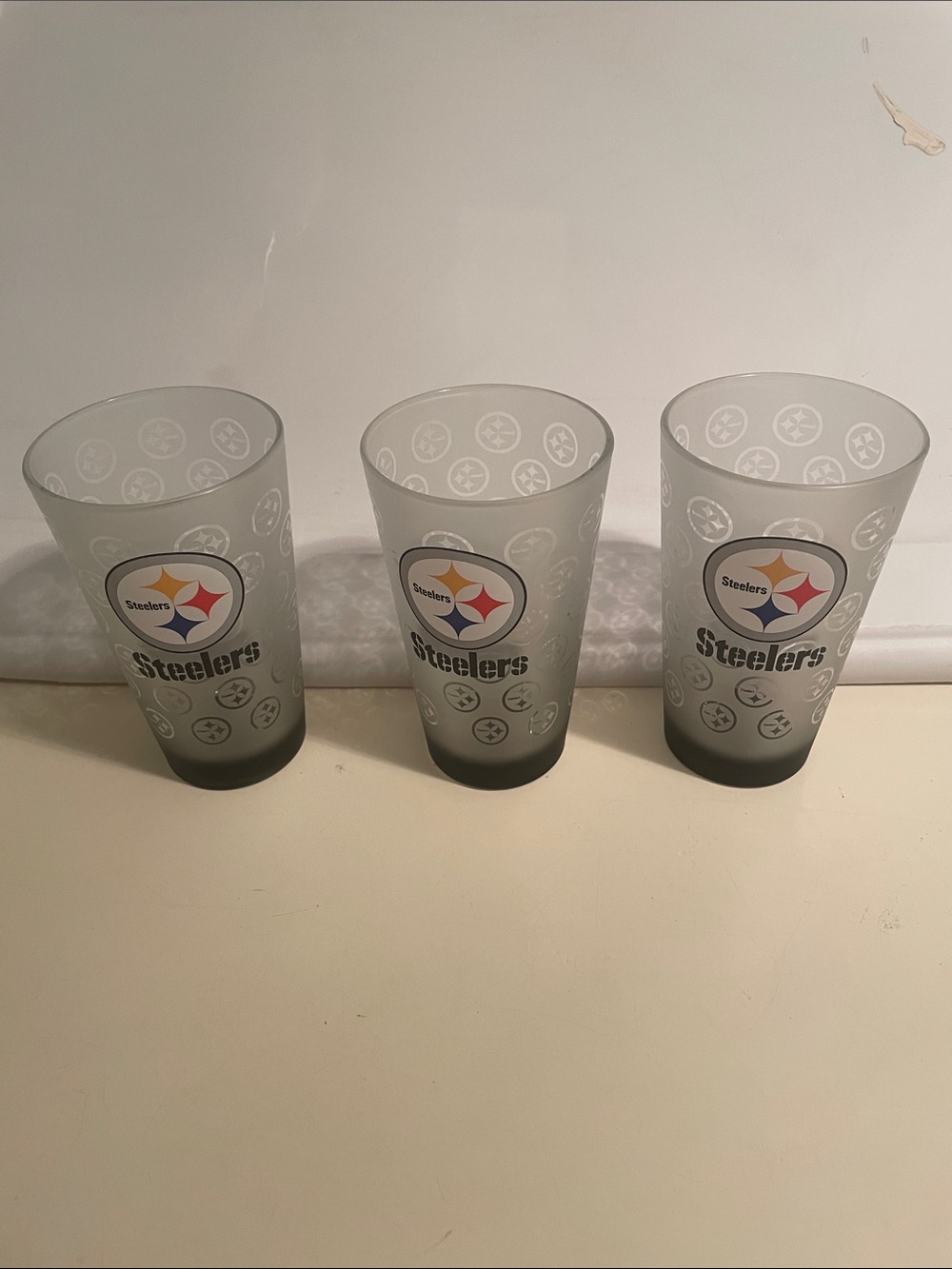 Pittsburgh Steelers Frosted Logo Pint Glass - Black/Gray